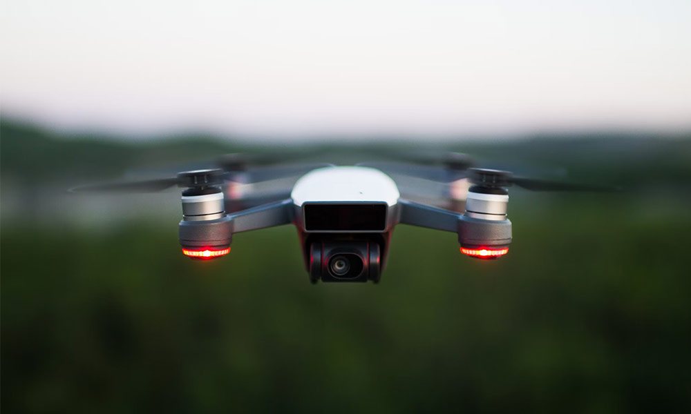 Drone che sorvola una piantagione di caffè Drone che sorvola una piantagione di caffè